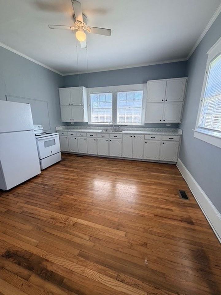 312 Sirrine St - Photo 4 of 13