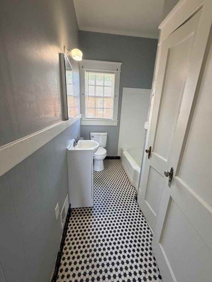 312 Sirrine St - Photo 7 of 13