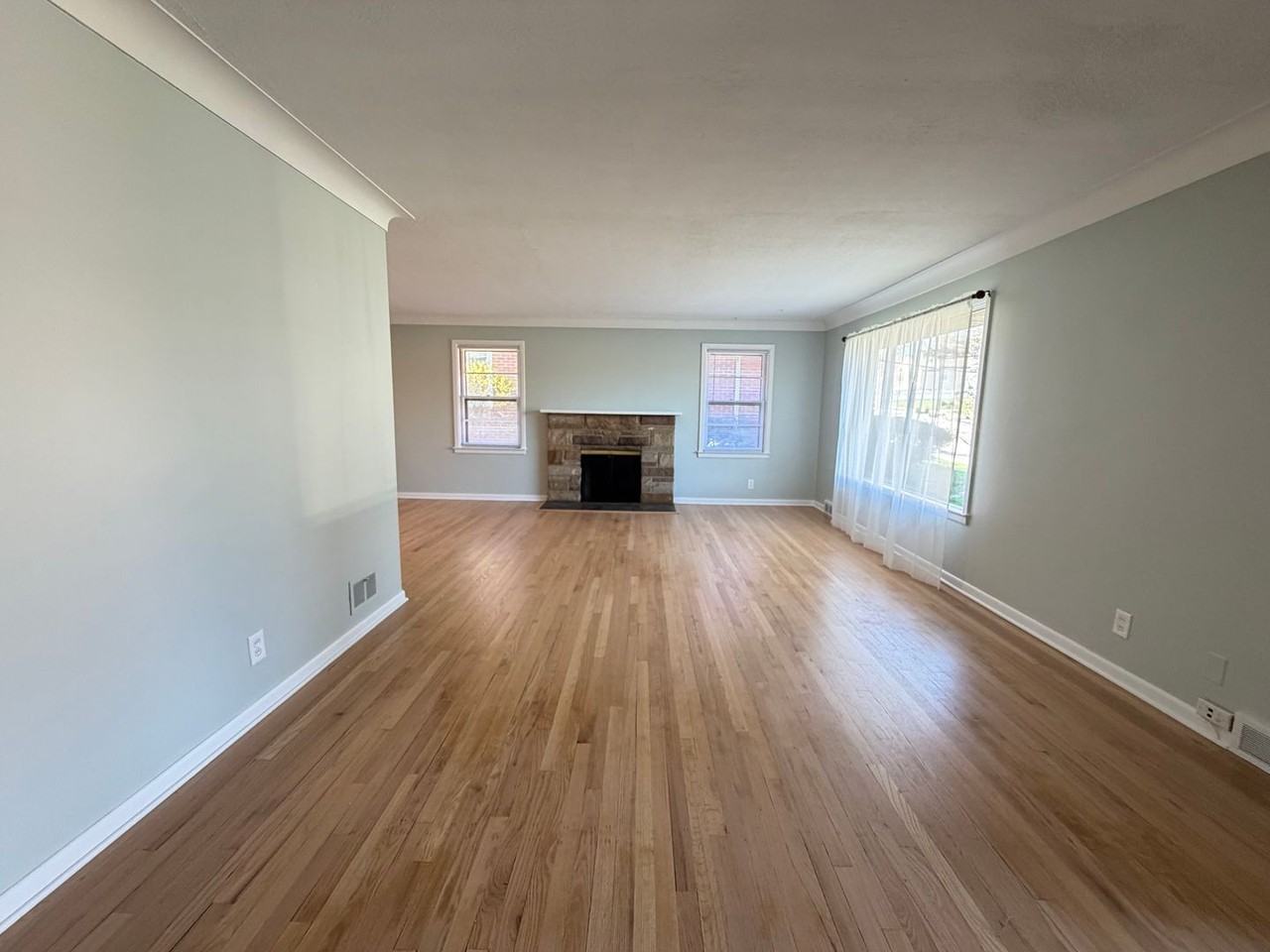 1400 Rossman Ave Se - Photo 4 of 26