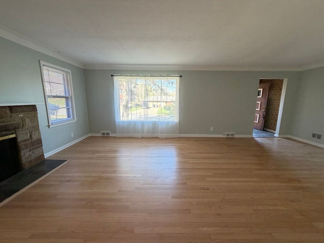 1400 Rossman Ave Se - Photo 5 of 26