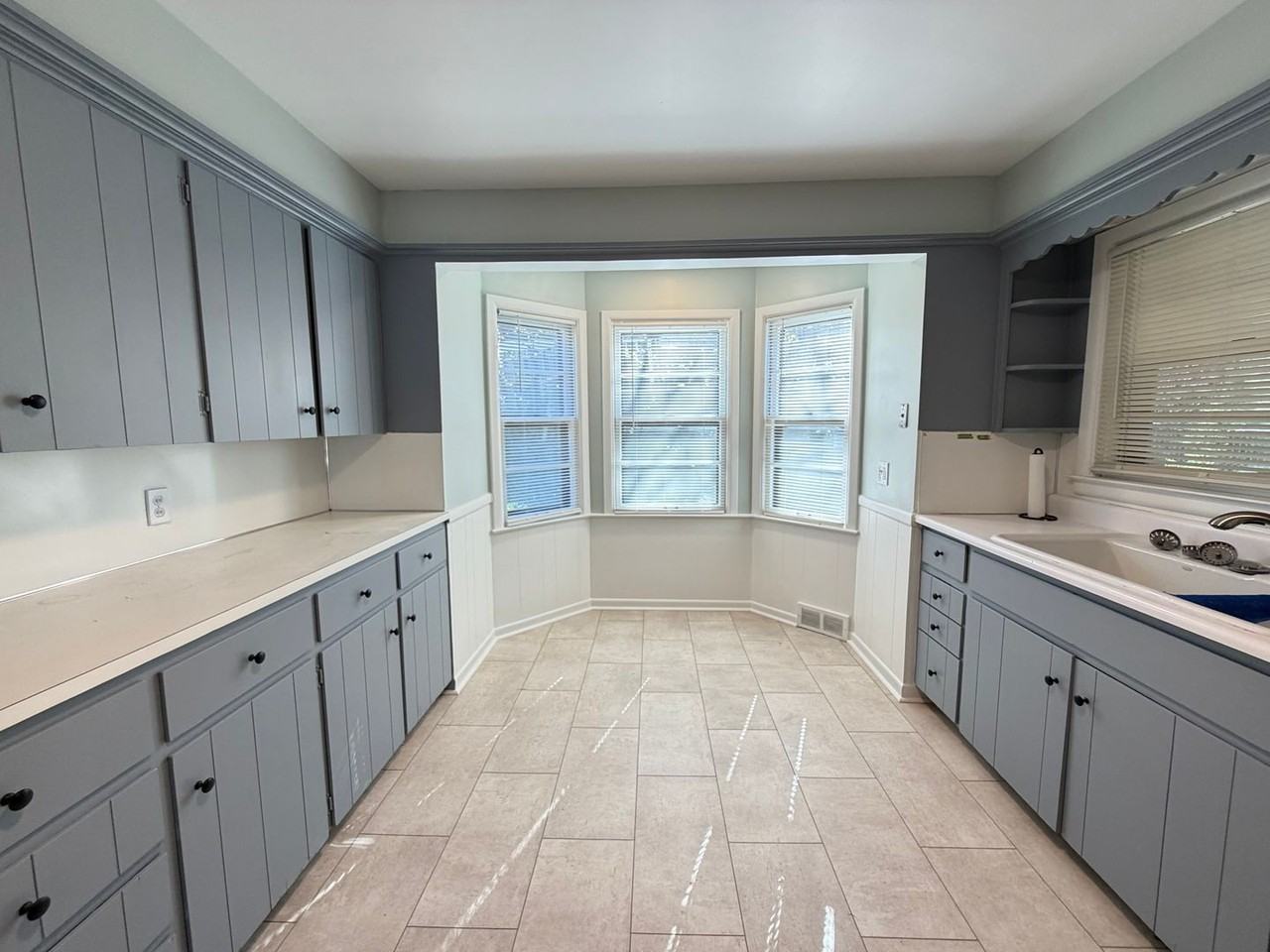 1400 Rossman Ave Se - Photo 6 of 26