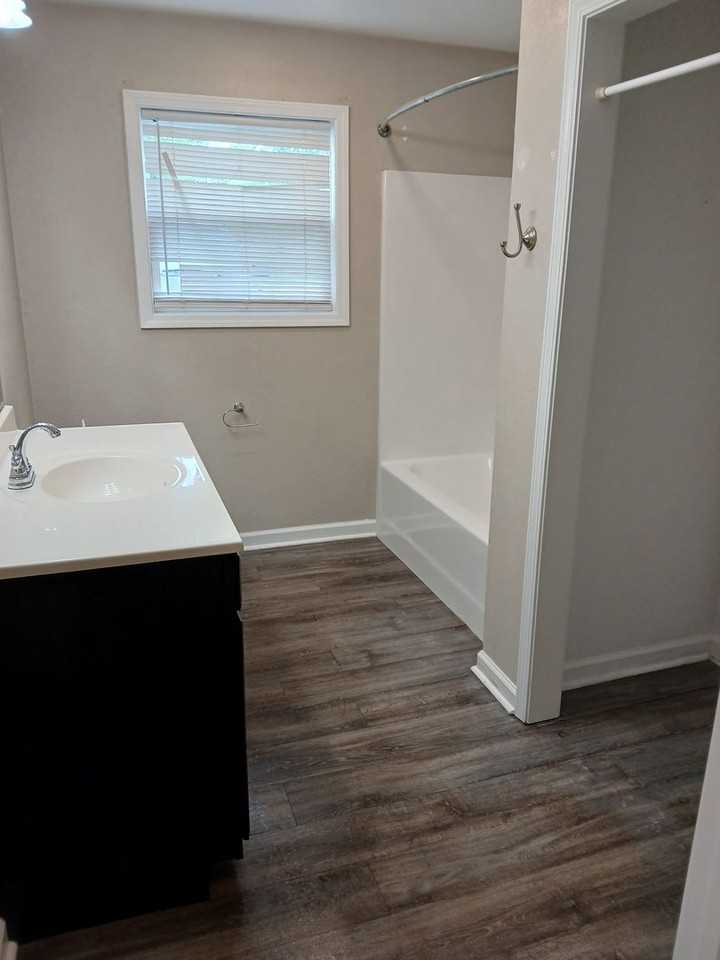 101 Clark Ave - Photo 4 of 6