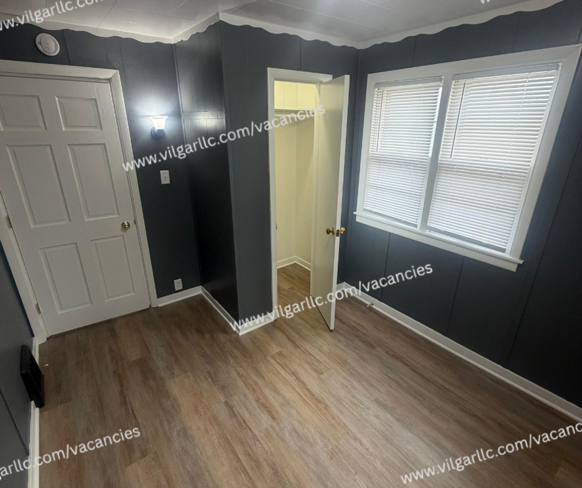 423 Lilac St - Photo 4 of 23