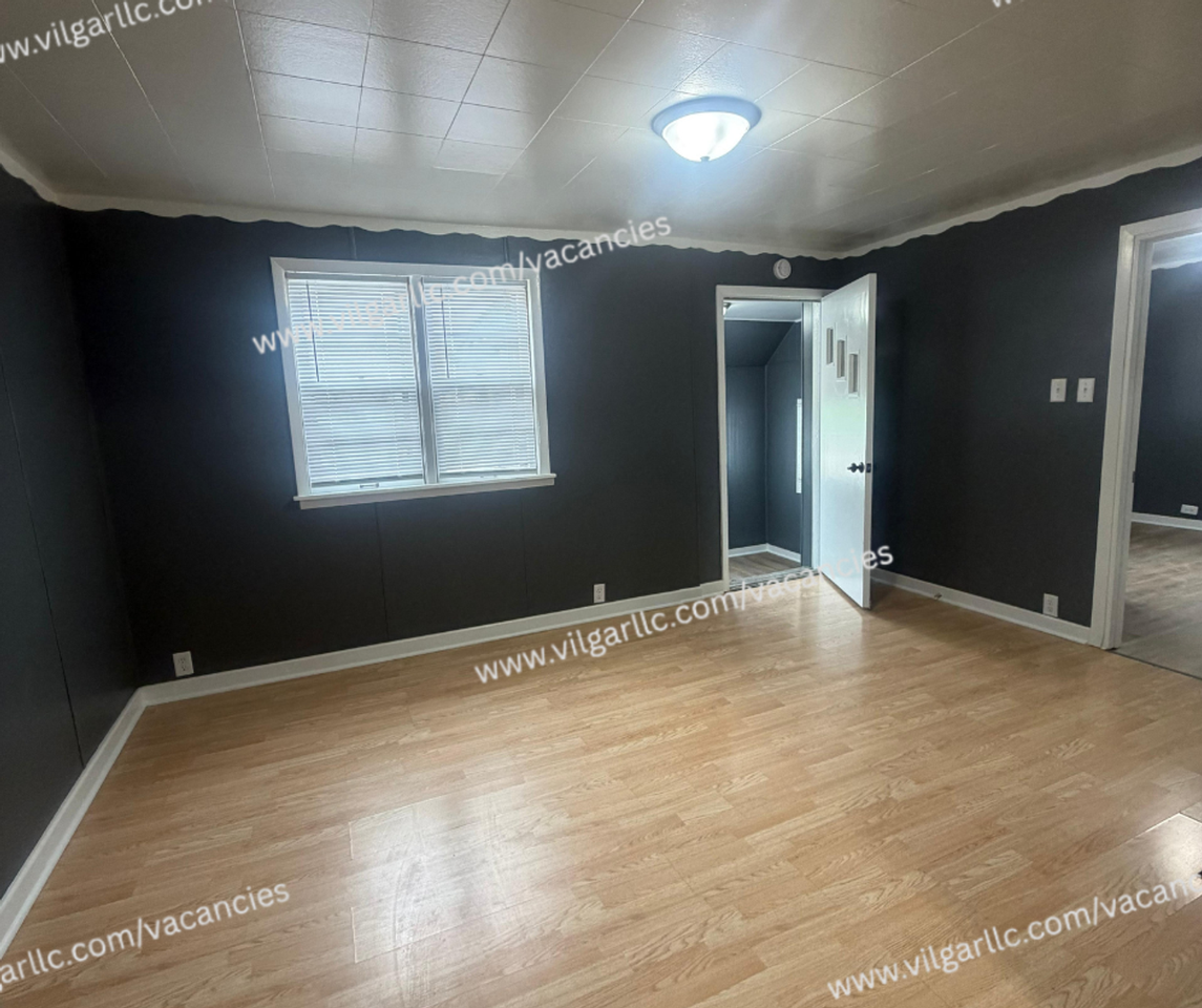 423 Lilac St - Photo 5 of 23