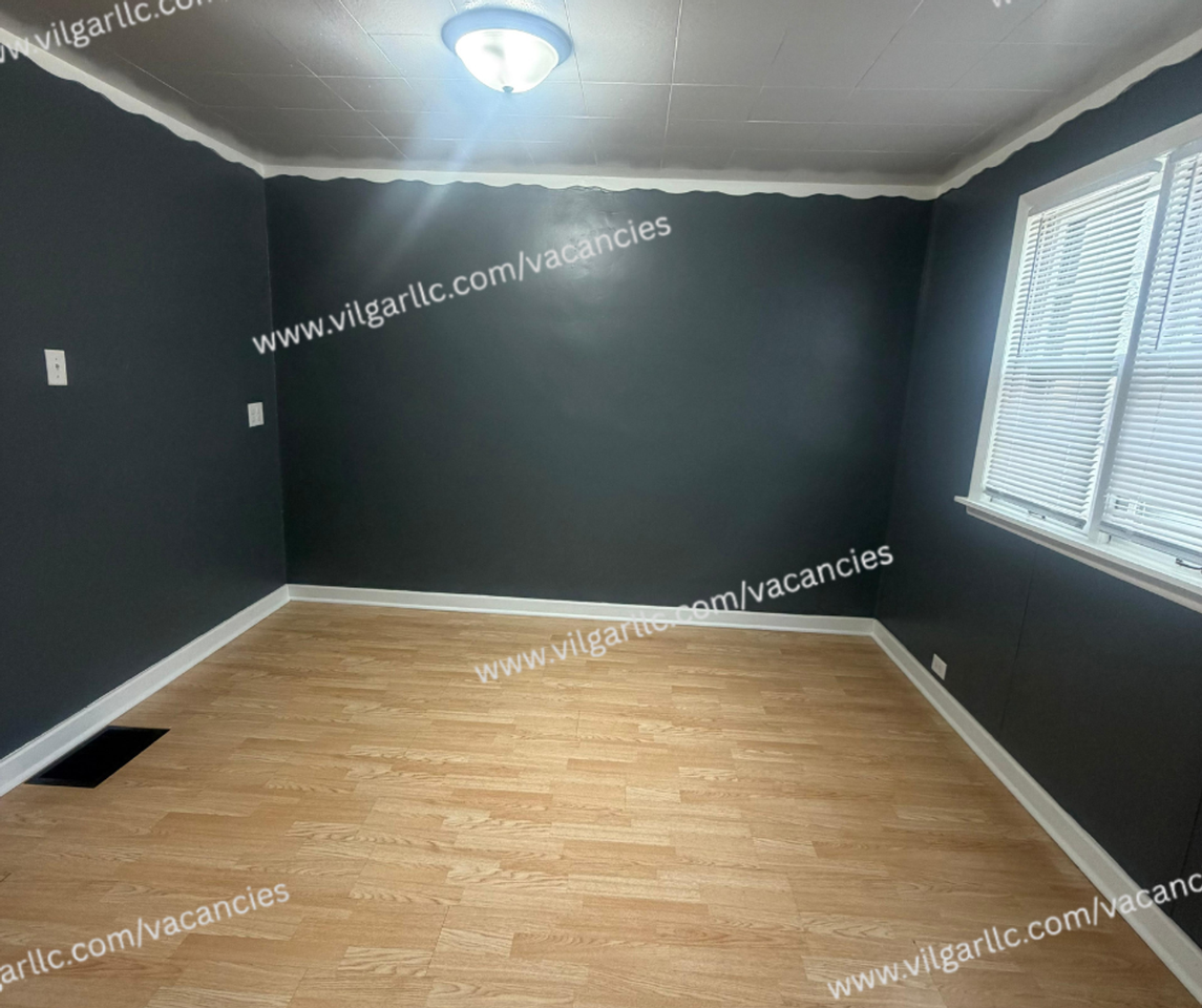 423 Lilac St - Photo 6 of 23