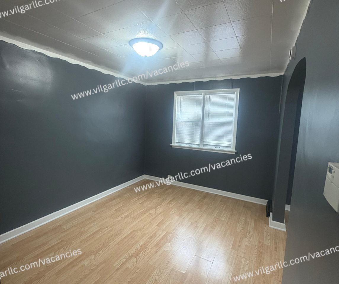 423 Lilac St - Photo 7 of 23