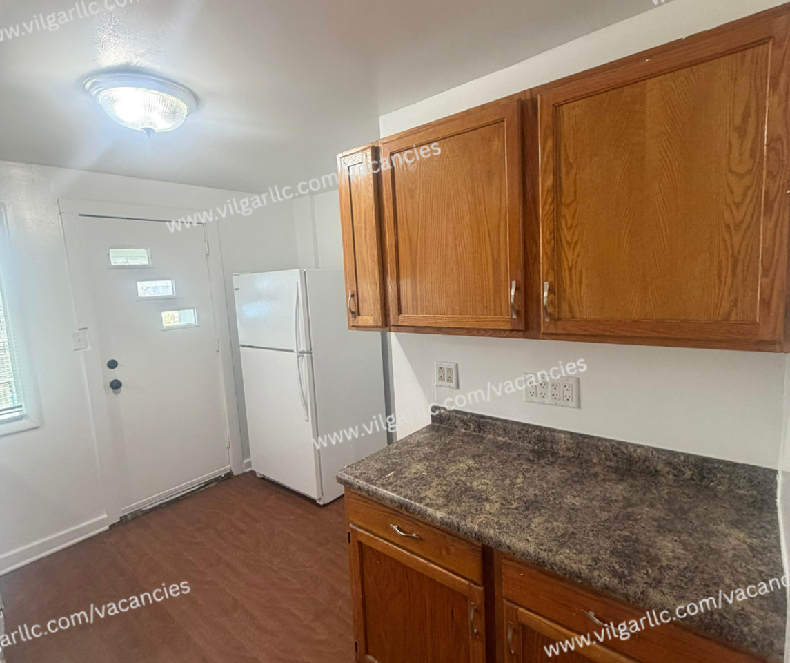 423 Lilac St - Photo 3 of 23