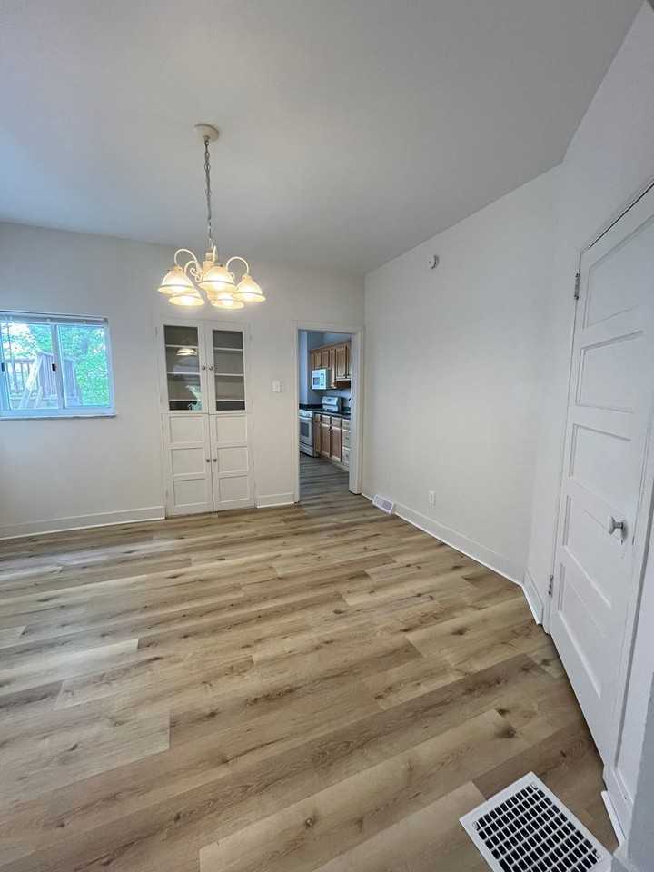 932 Mckinley Ter - Photo 4 of 27