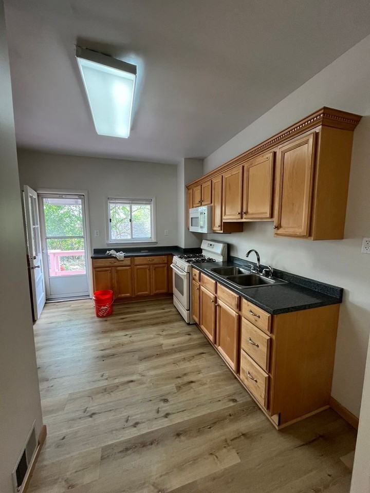 932 Mckinley Ter - Photo 6 of 27