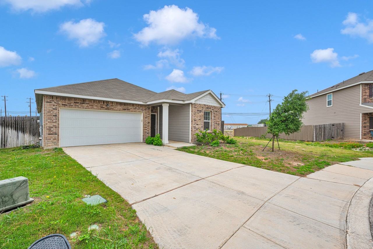 14303 Gunsight Pass - Photo 2 of 19