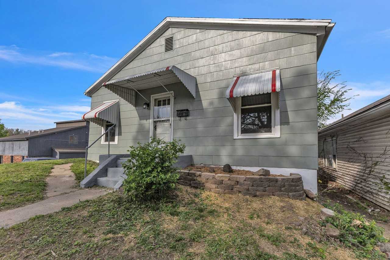 1214 S 24th St - Photo 3 of 27