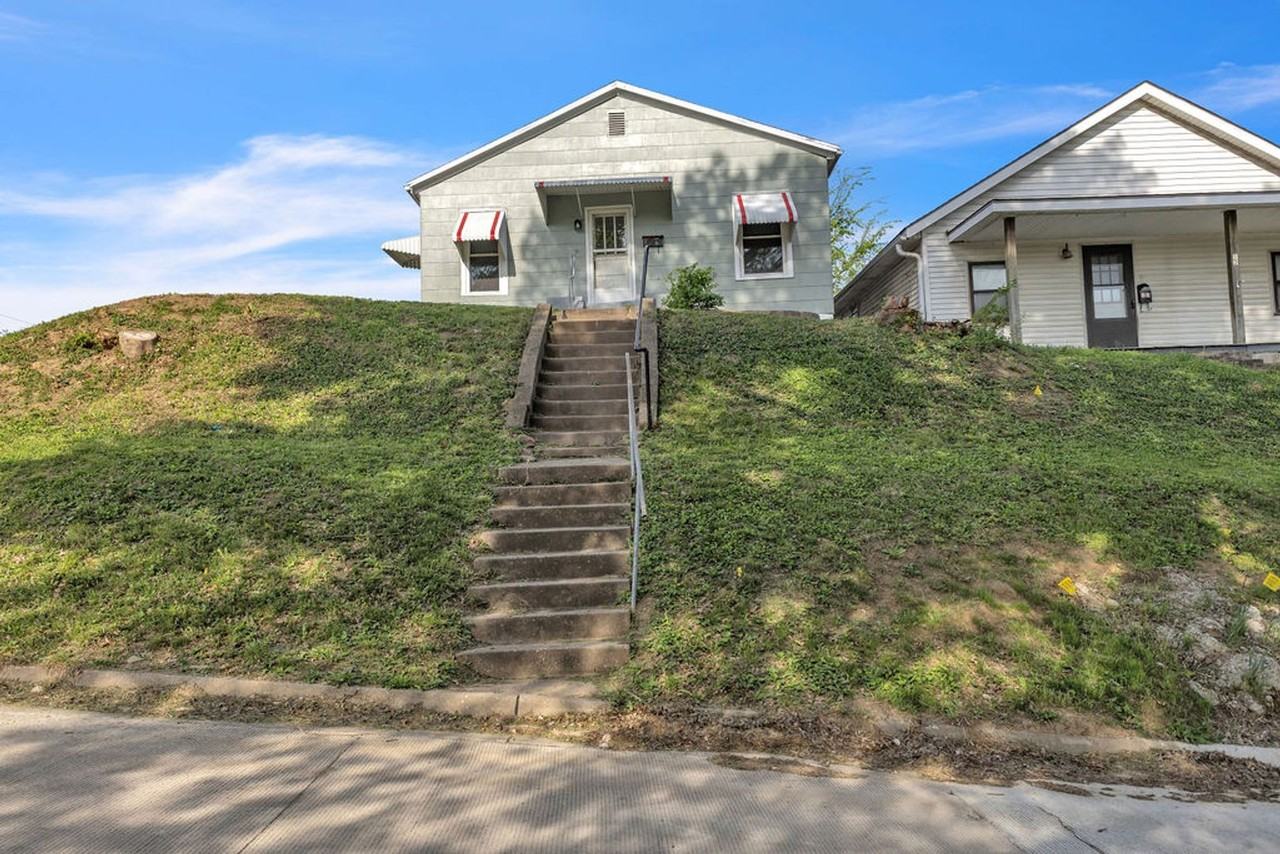 1214 S 24th St - Photo 4 of 27