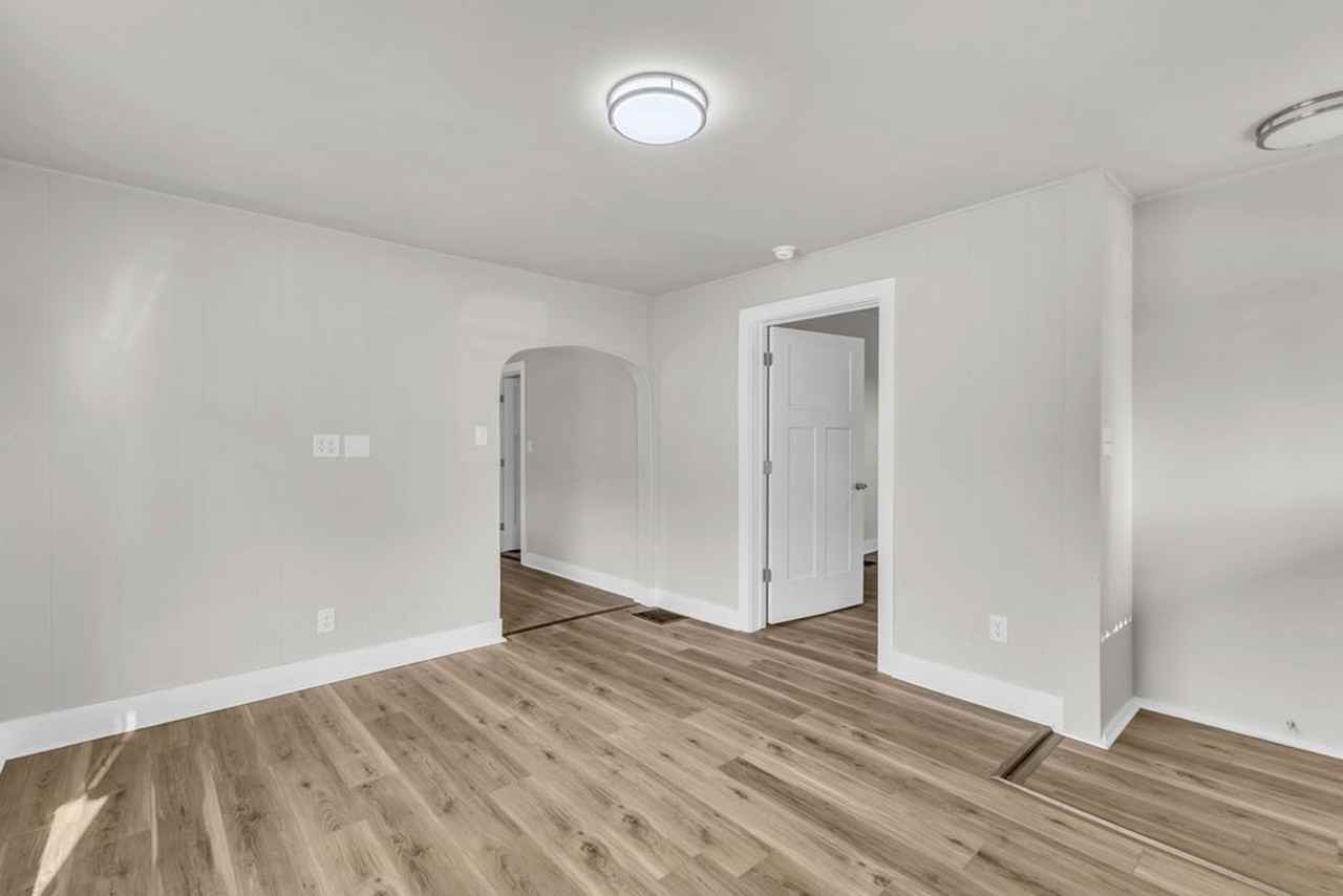 1214 S 24th St - Photo 6 of 27