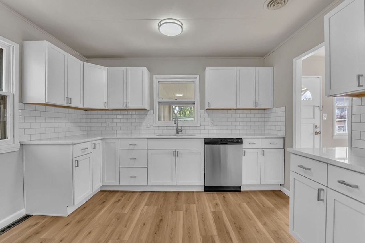 1102 N 22nd St - Photo 6 of 30