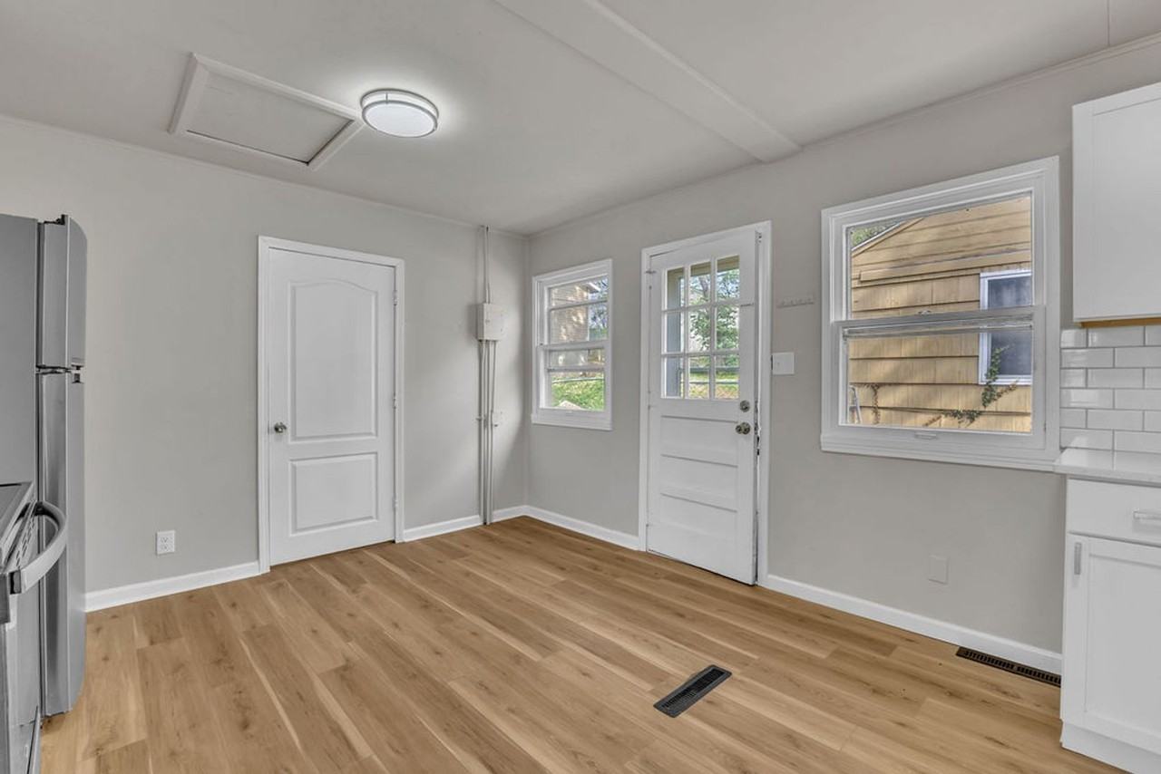 1102 N 22nd St - Photo 7 of 30