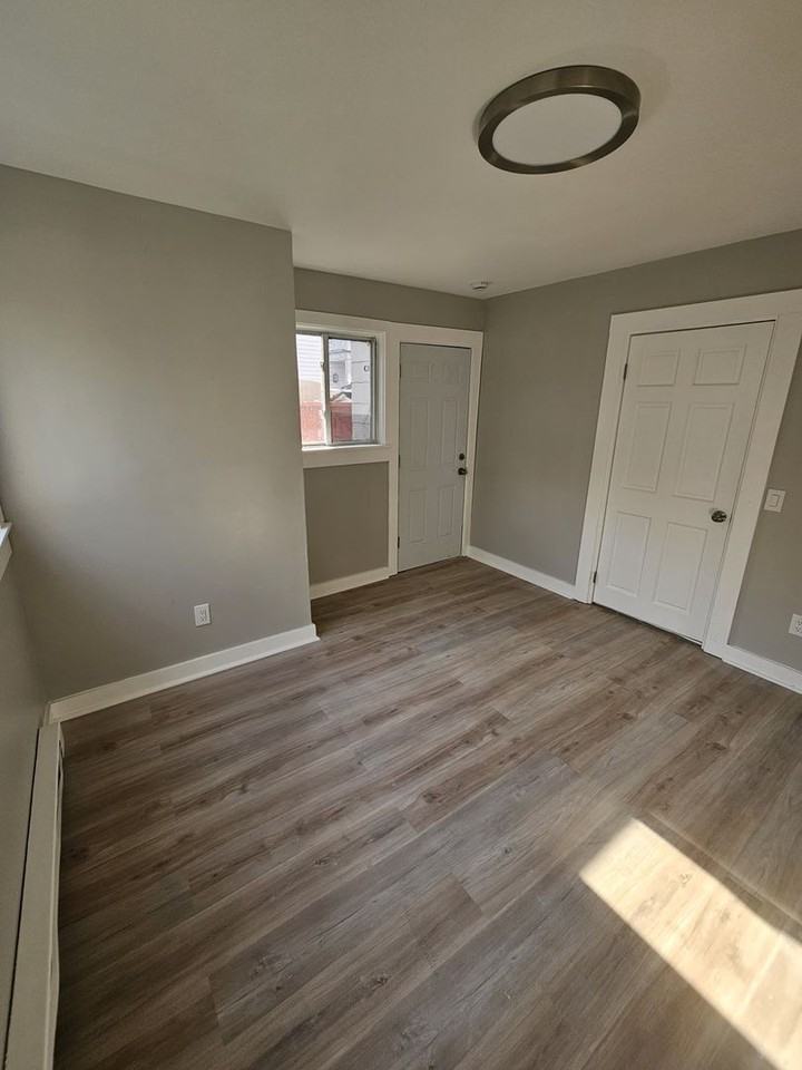 101 Culvert St - Photo 3 of 10