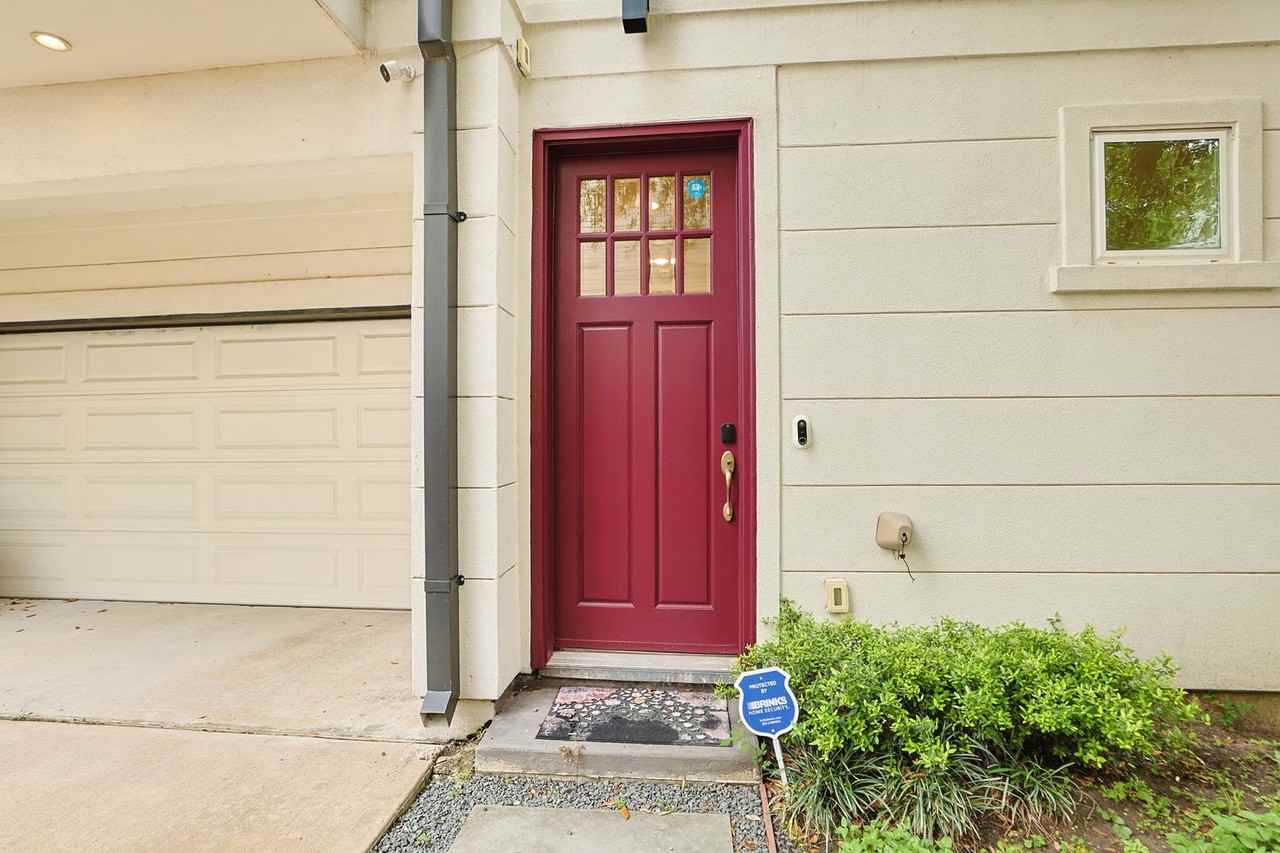 2212 Stuart St - Photo 4 of 37