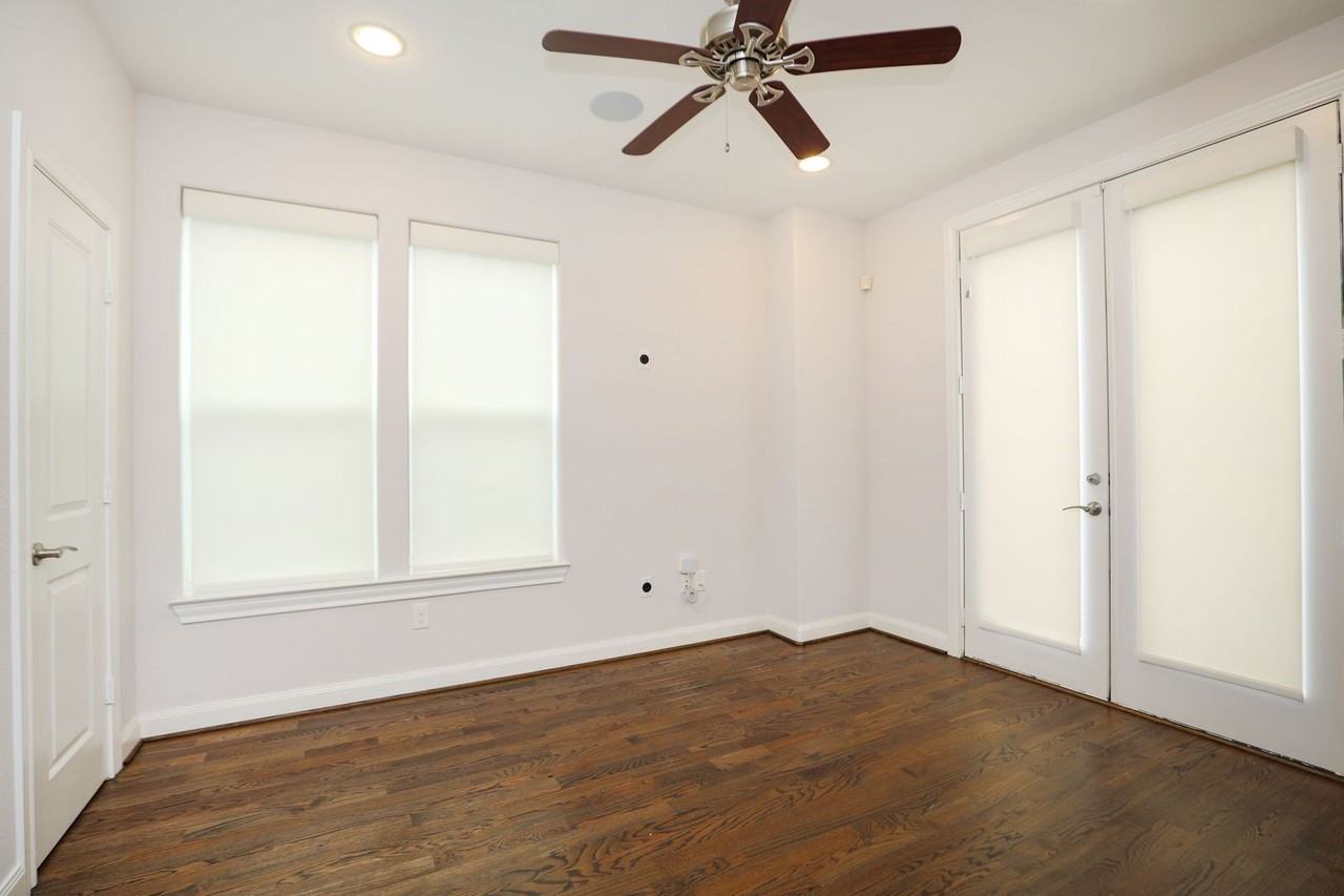 2212 Stuart St - Photo 7 of 37