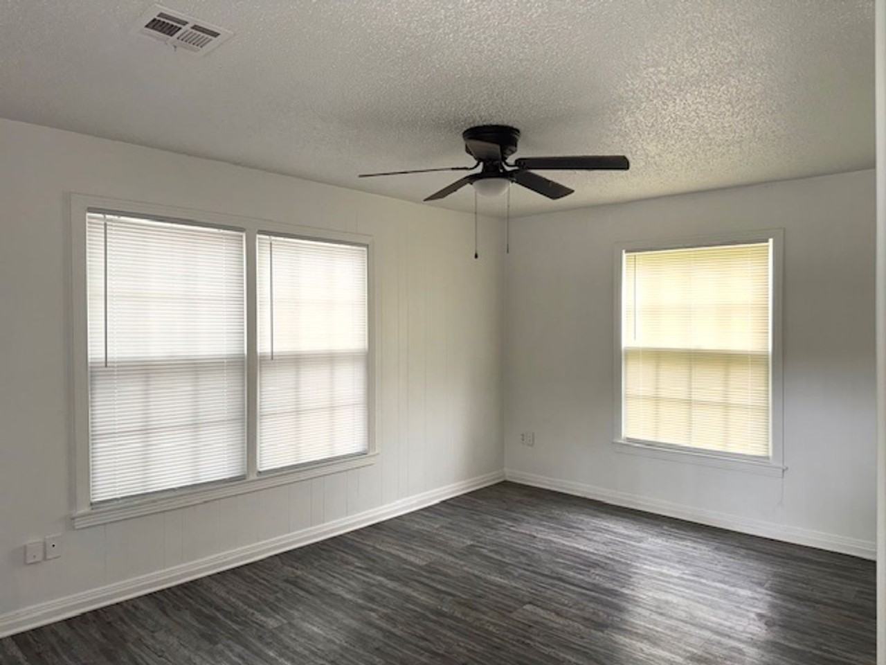 3608 Cumberland Ave - Photo 2 of 7