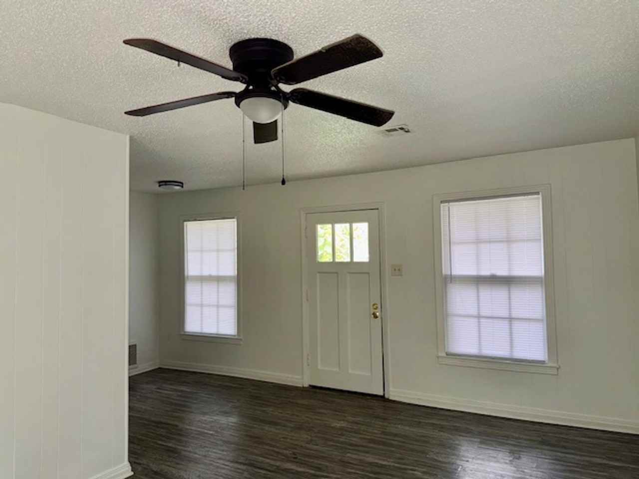 3608 Cumberland Ave - Photo 3 of 7