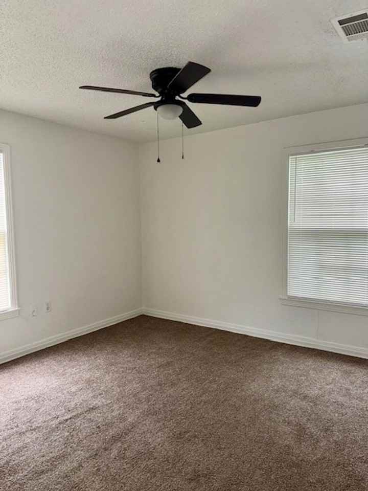 3608 Cumberland Ave - Photo 4 of 7