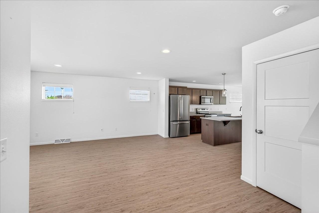 1045 Range Trl - Photo 4 of 40