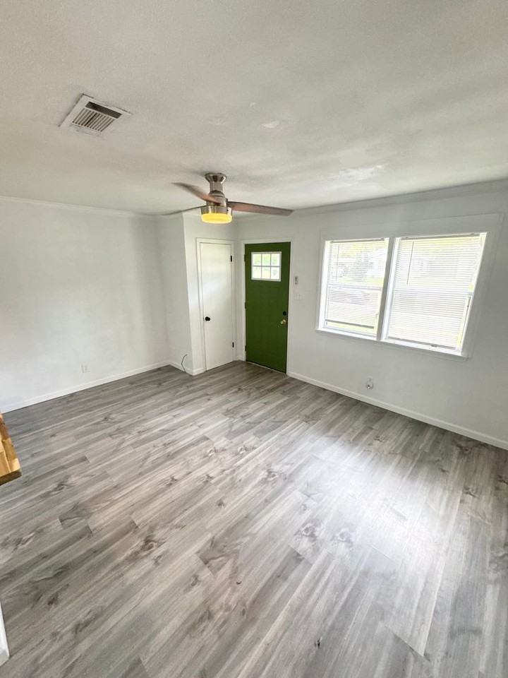 1704 Oriole St - Photo 2 of 8