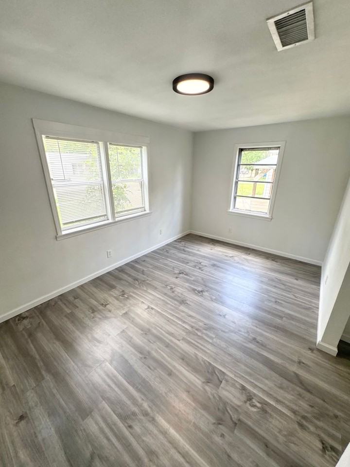 1704 Oriole St - Photo 6 of 8