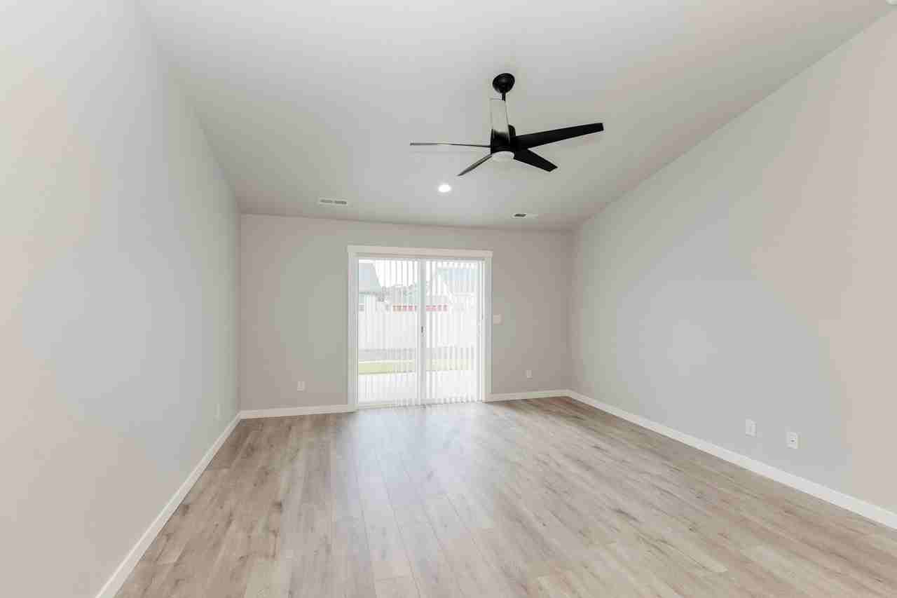 12232 W Barrington Dr - Photo 6 of 12