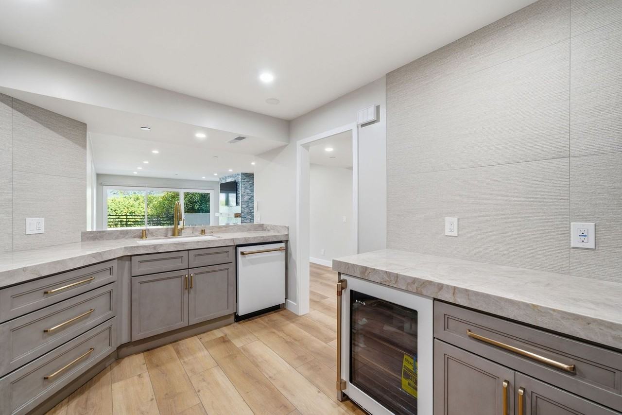 240 Nice Ln - Photo 2 of 28