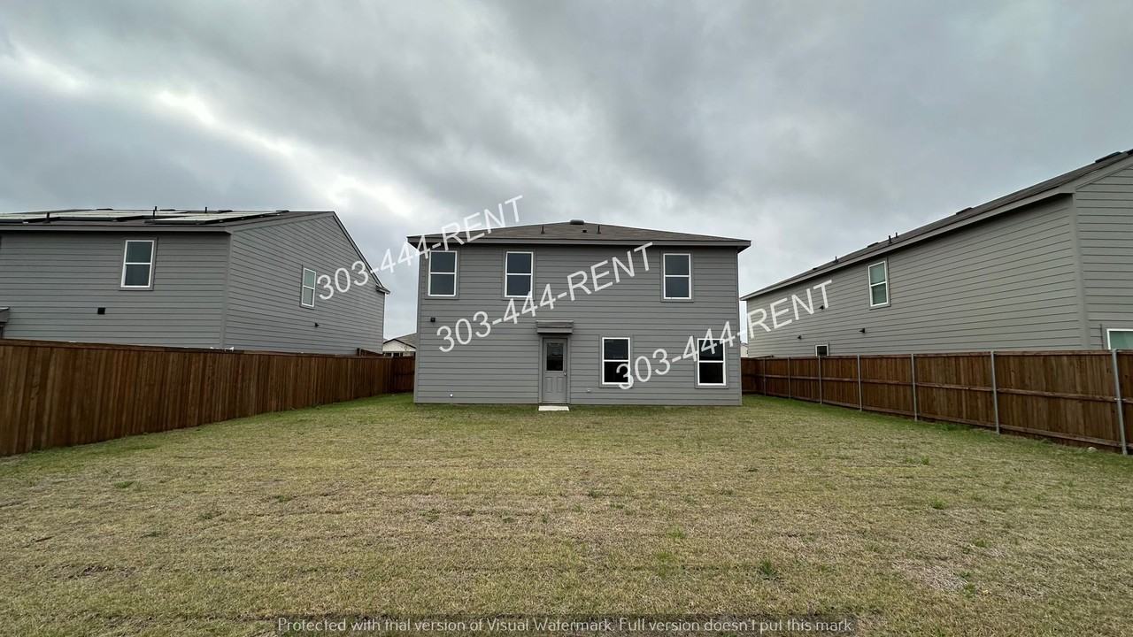 805 Bluffview Dr - Photo 2 of 2