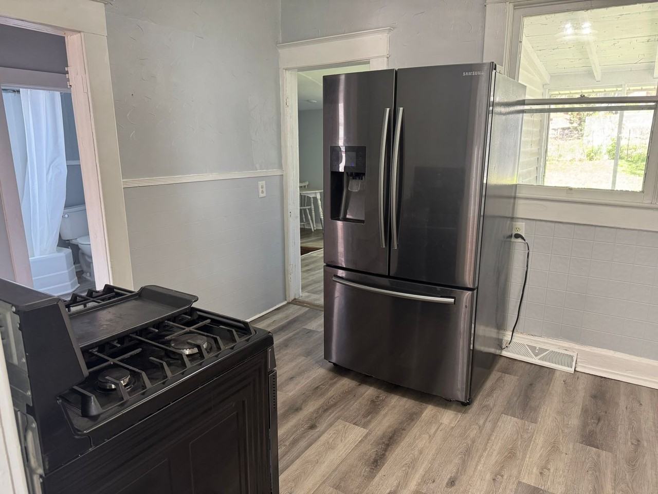 3015 Edmond St - Photo 5 of 14