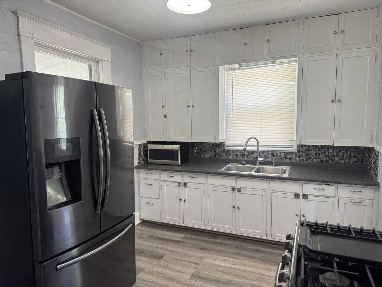 3015 Edmond St - Photo 6 of 14