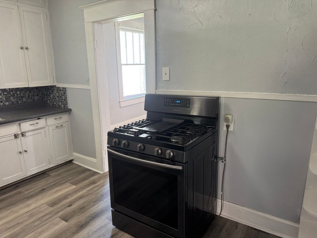 3015 Edmond St - Photo 7 of 14