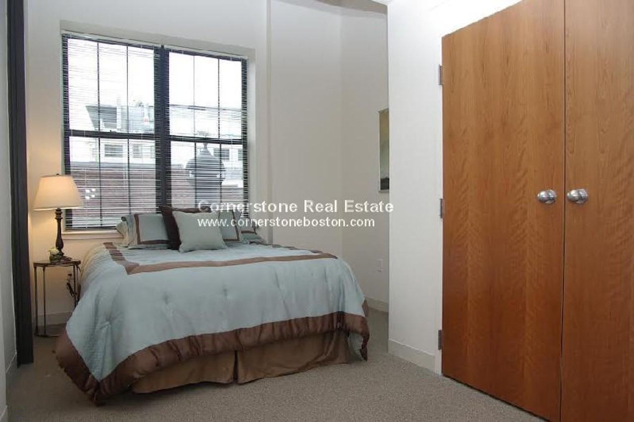 409 Washington St - Photo 5 of 5