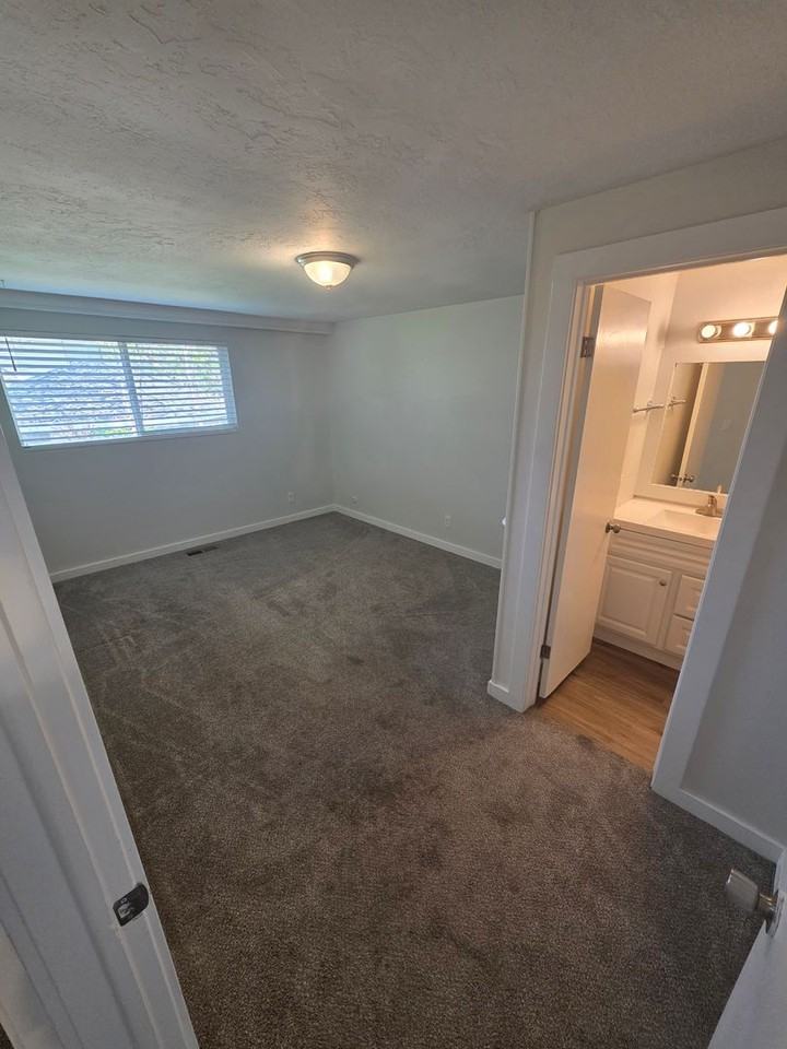 904 S 1213 E - Photo 7 of 17