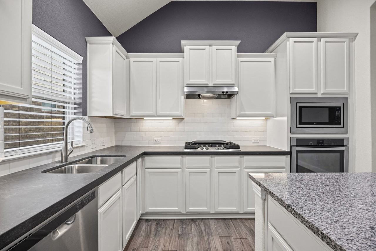 253 Joseph Dr - Photo 3 of 28