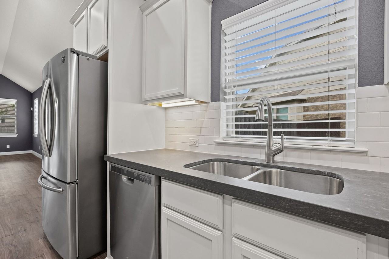 253 Joseph Dr - Photo 6 of 28