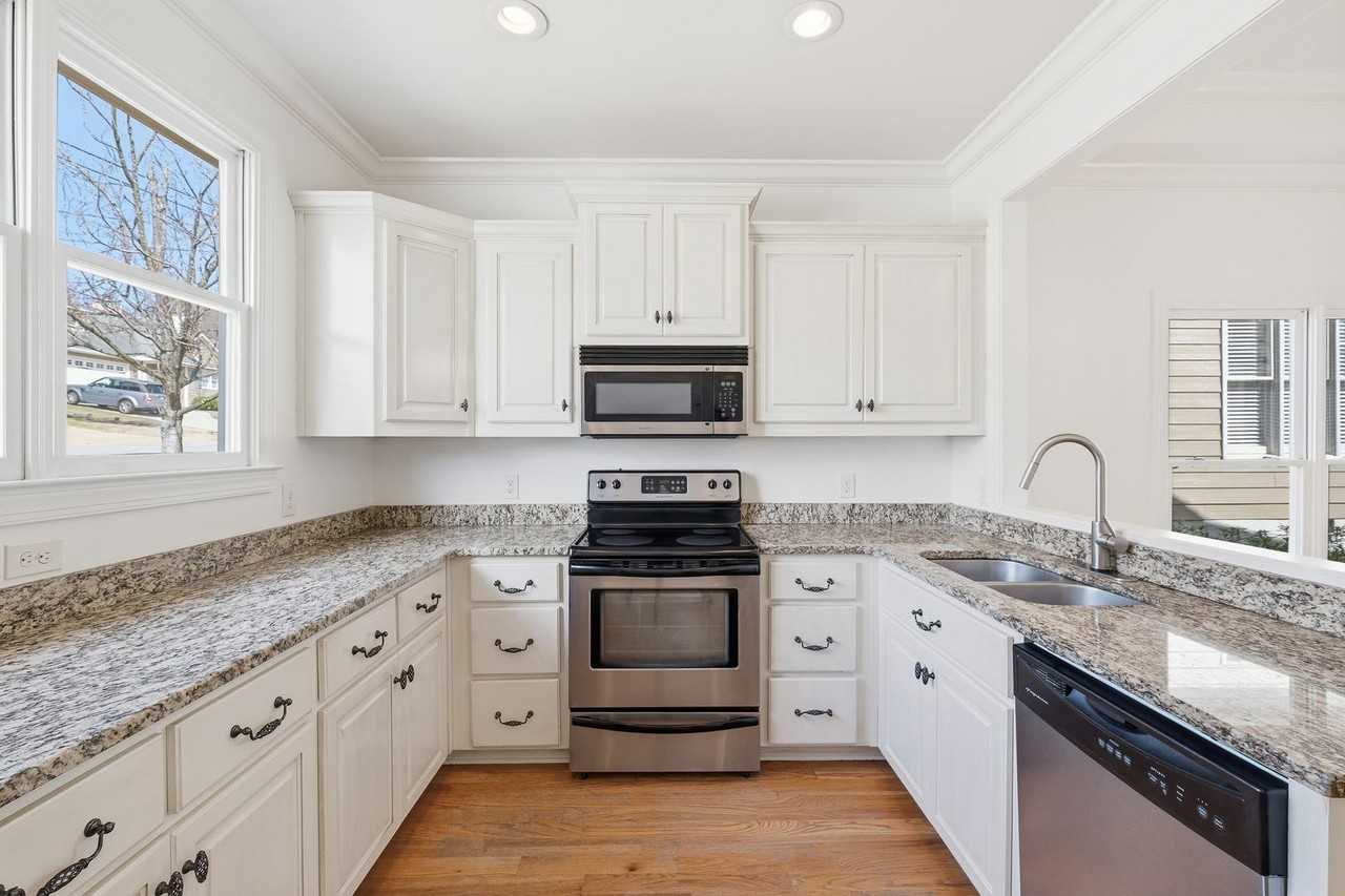 374 Cherry St - Photo 4 of 21