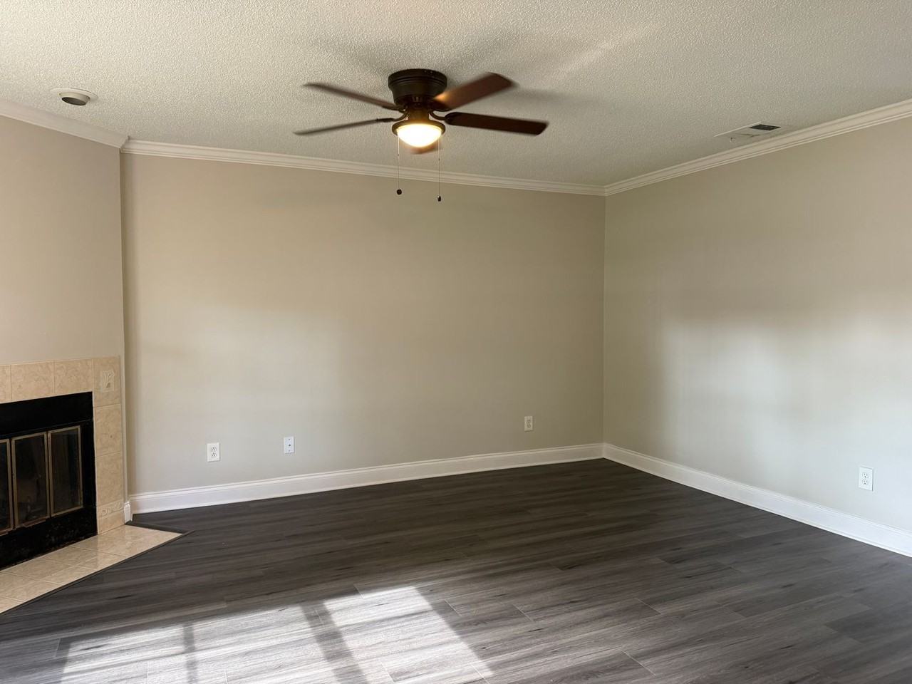 2982 Embassy Ct - Photo 4 of 18