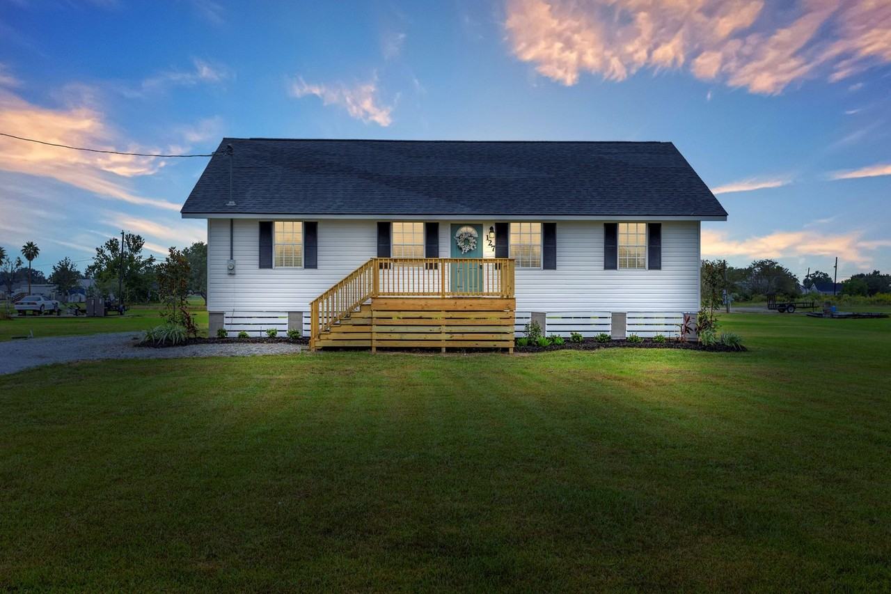 127 Kathy Rd - Photo 2 of 12