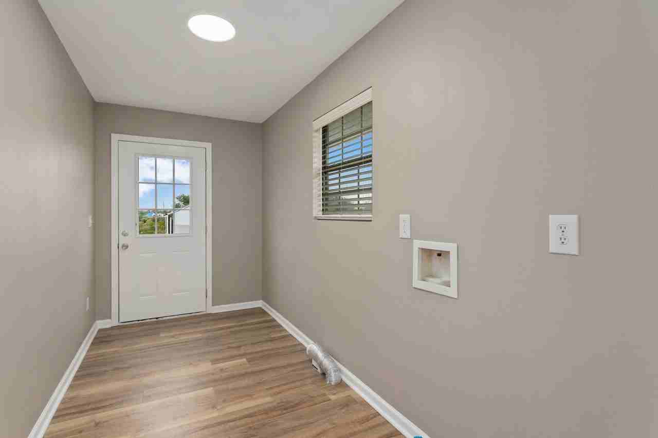 127 Kathy Rd - Photo 5 of 12