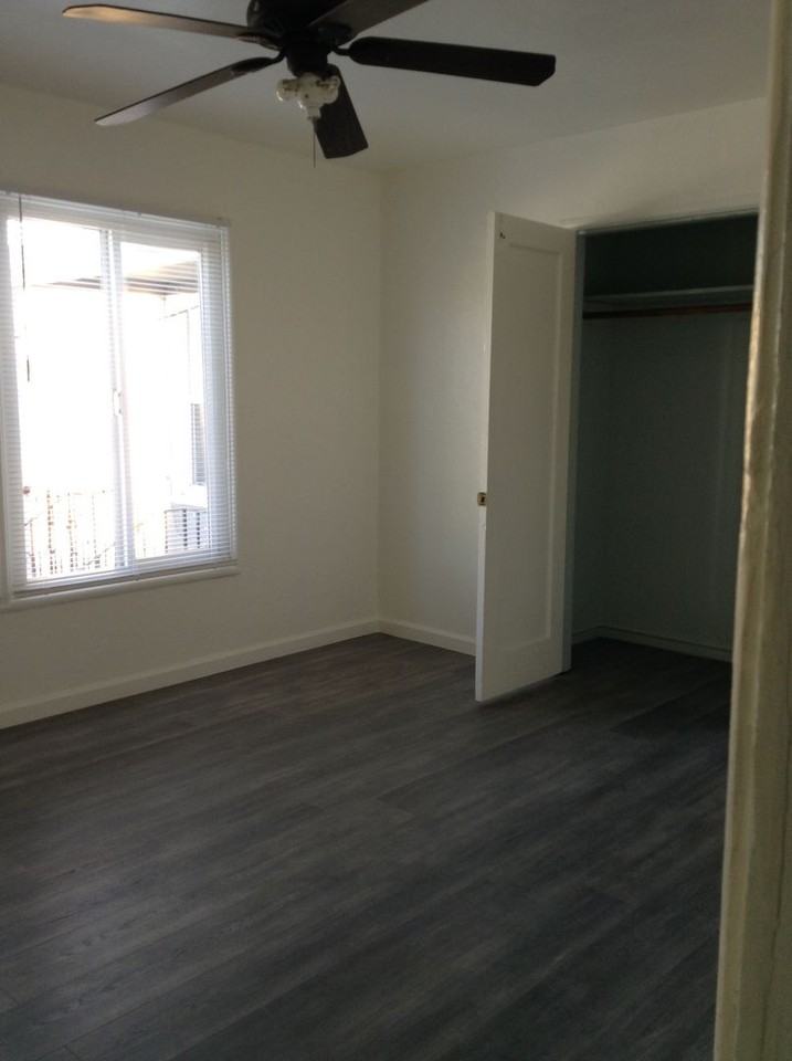 9317 Walnut St - Photo 5 of 32