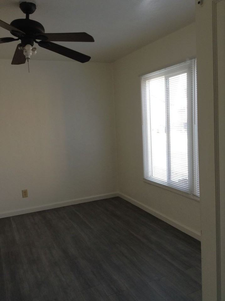 9317 Walnut St - Photo 6 of 32