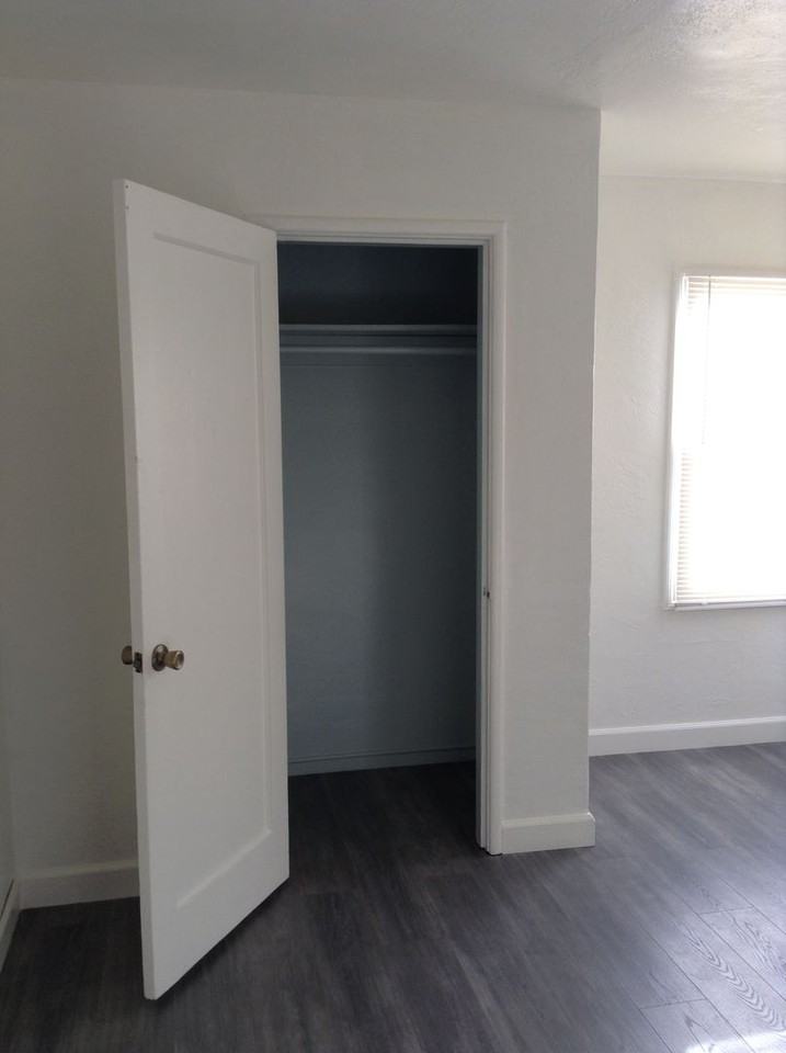 9317 Walnut St - Photo 7 of 32