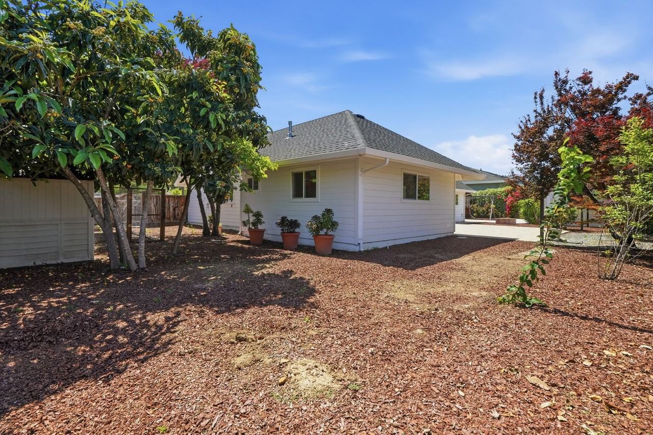 21060 Tulita Ct - Photo 2 of 33