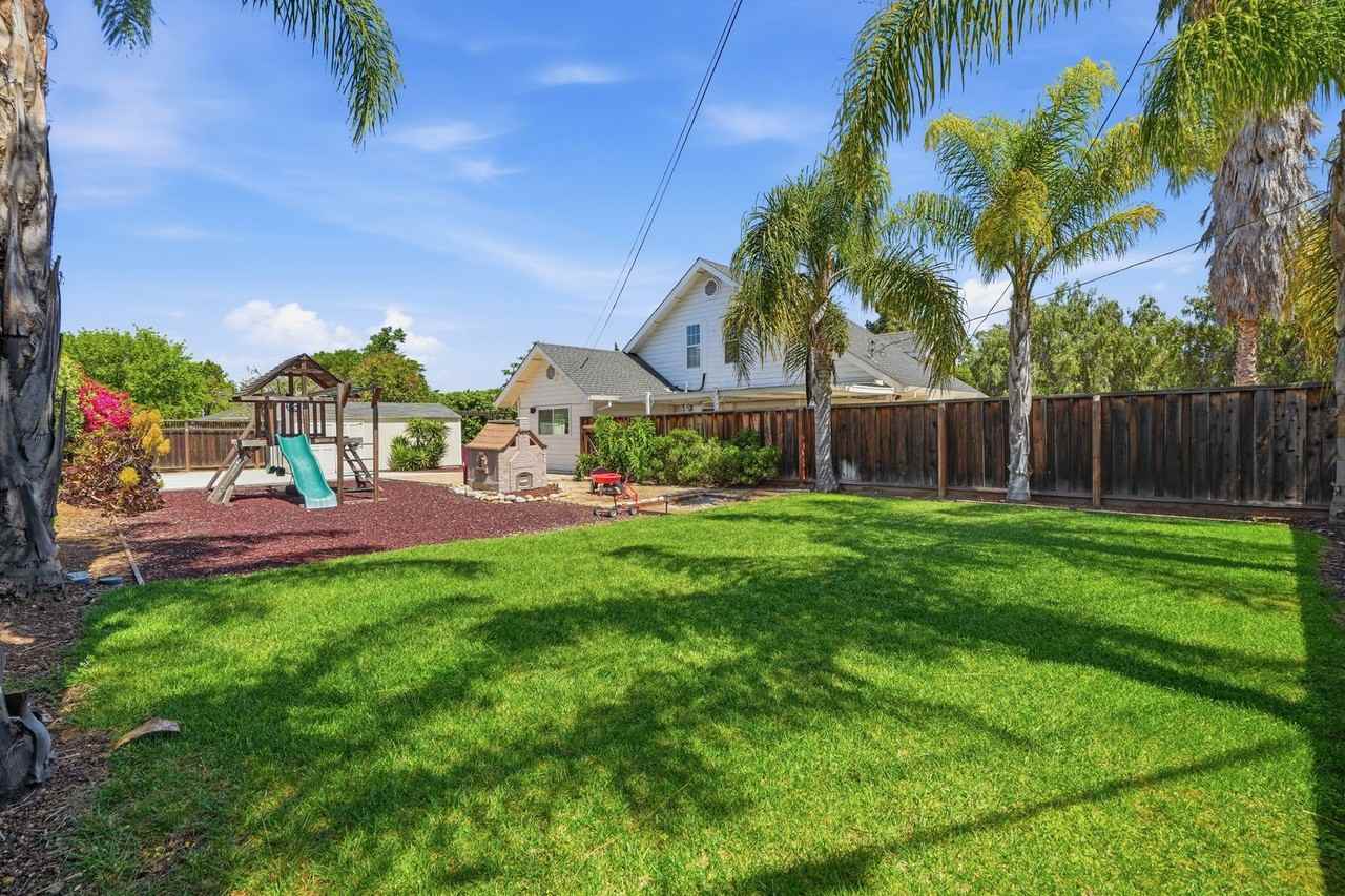 21060 Tulita Ct - Photo 3 of 33