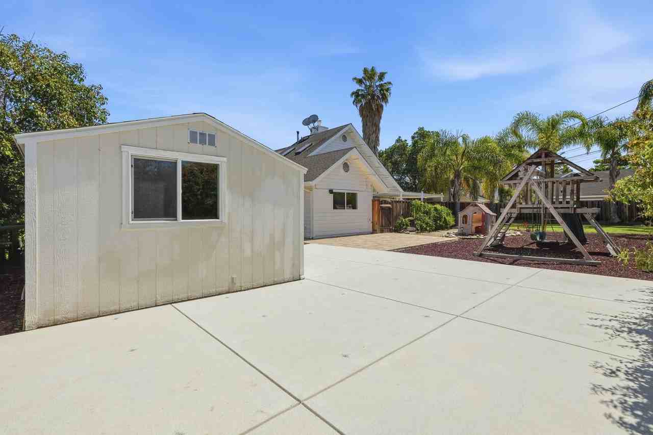 21060 Tulita Ct - Photo 4 of 33