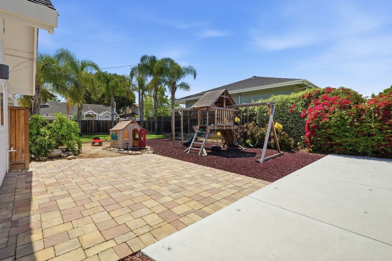 21060 Tulita Ct - Photo 5 of 33