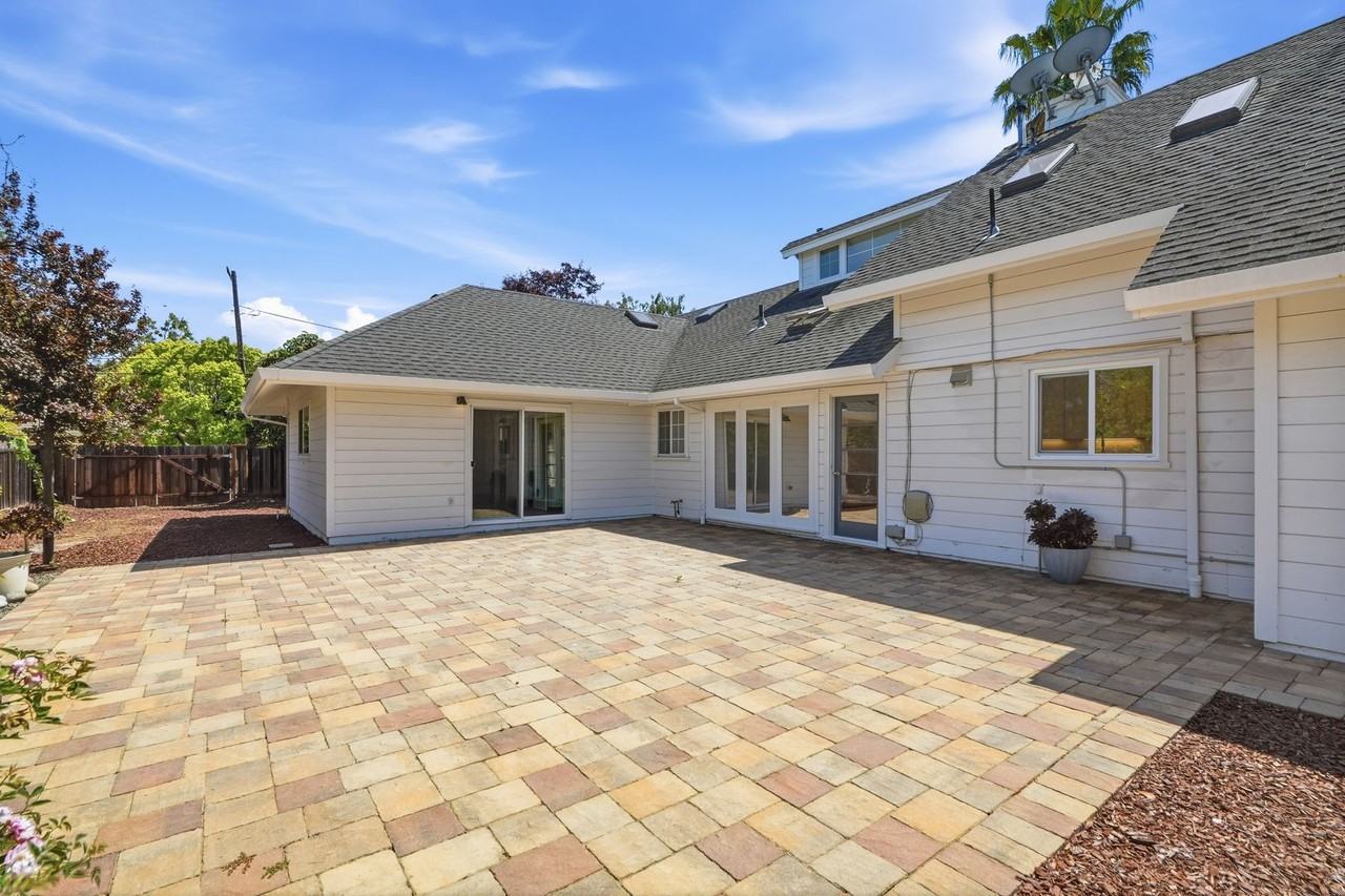 21060 Tulita Ct - Photo 6 of 33